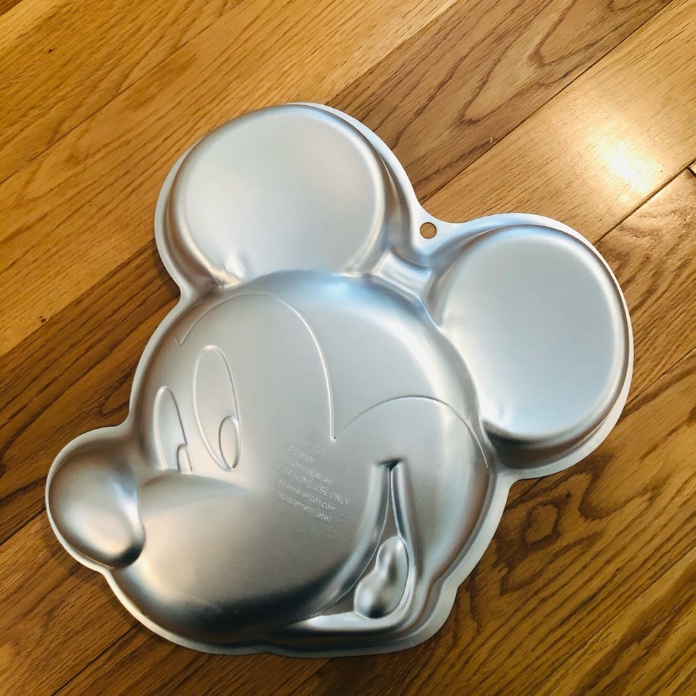 Wilton Mickey Mouse cake pan